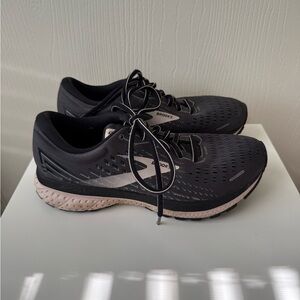 Brooks Women’s Ghost 13 Running Shoes Black Grey Lavender Outdoors Hiking Sz 8